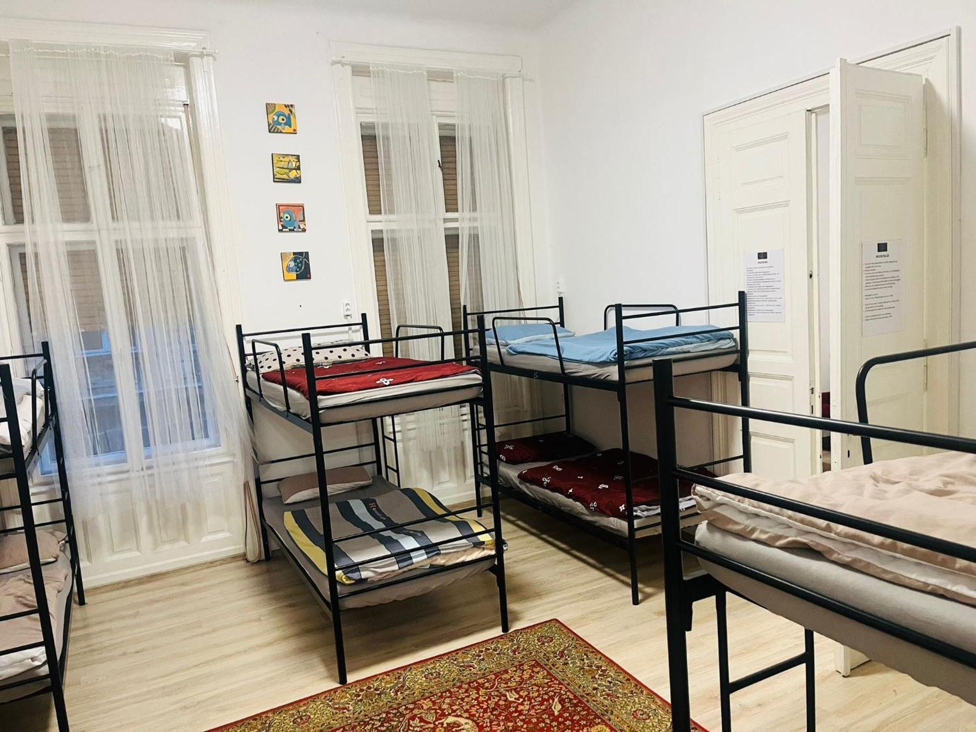 Doxie Rooms And Beds Budapest Exteriör bild